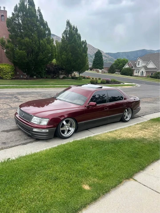 1995 Lexus LS 2nd Gen - Image 2 of 10
