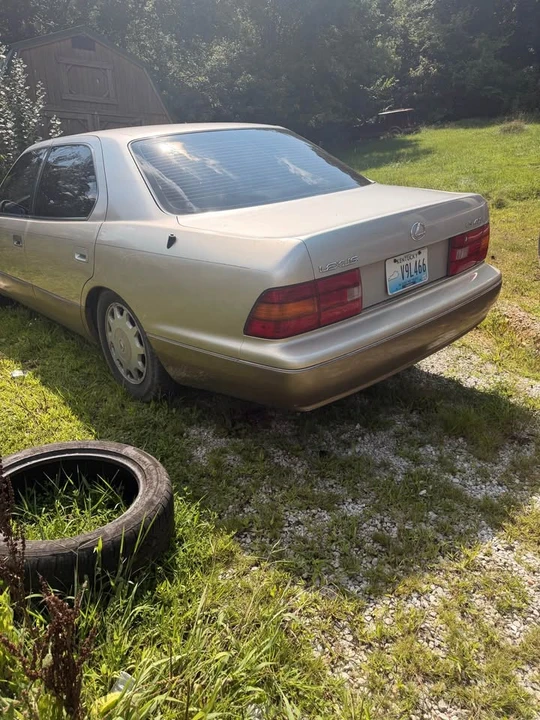1995 Lexus LS 2nd Gen - Image 9 of 12