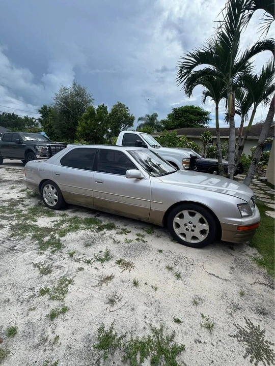 1995 Lexus LS 2nd Gen - Image 2 of 8
