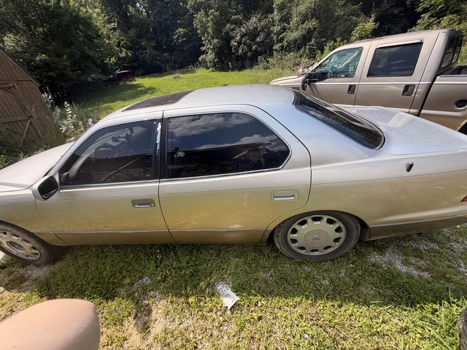 1995 Lexus LS 2nd Gen - Image 4 of 12