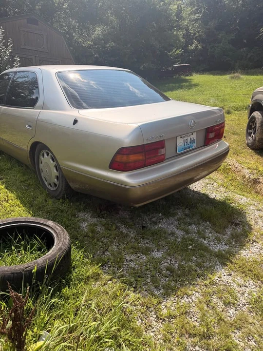 1995 Lexus LS 2nd Gen - Image 8 of 12