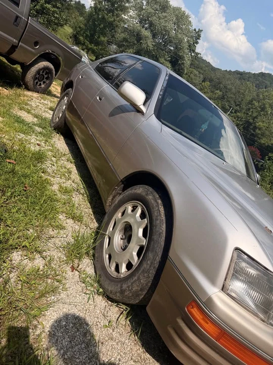 1995 Lexus LS 2nd Gen - Image 5 of 12