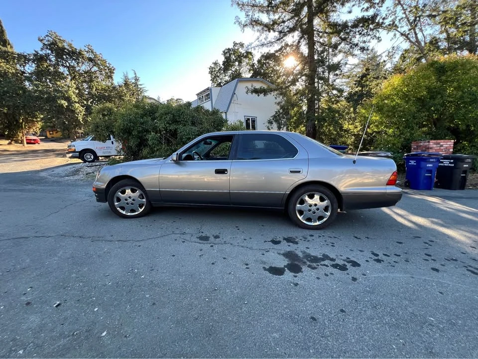 1995 Lexus LS 2nd Gen - Image 13 of 14