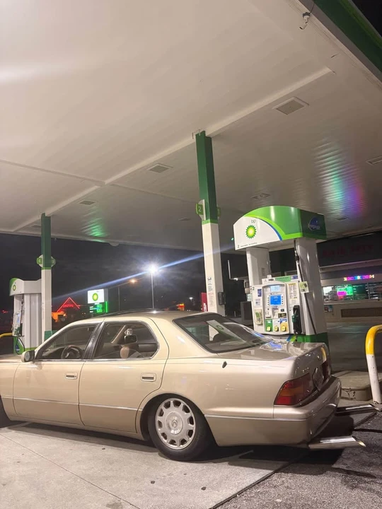 1995 Lexus LS 2nd Gen - Image 4 of 4