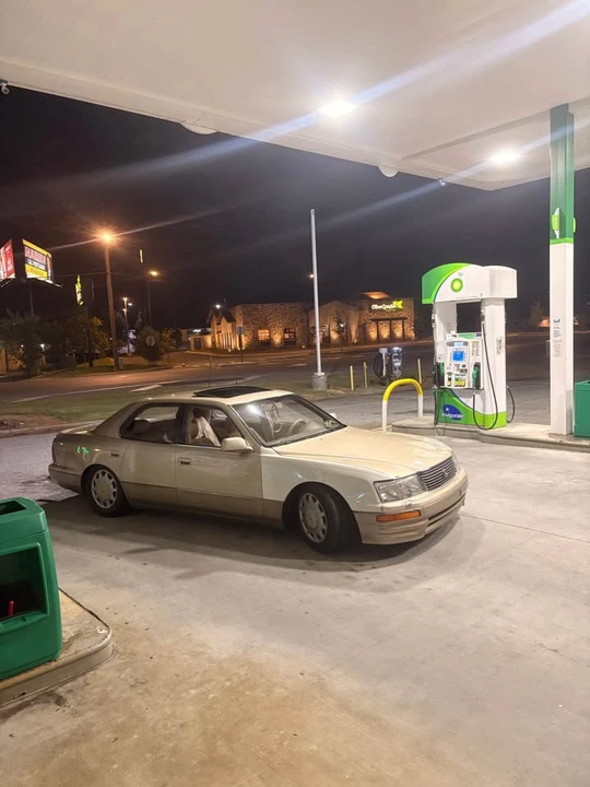 1995 Lexus LS 2nd Gen - Image 3 of 4