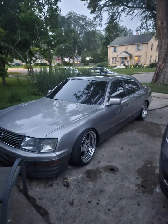 1995 Lexus LS 2nd Gen - Image 2 of 3