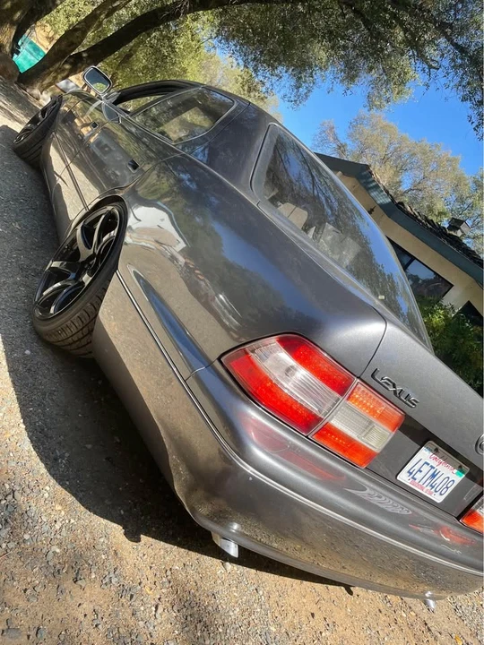 1995 Lexus LS 2nd Gen - Image 2 of 19