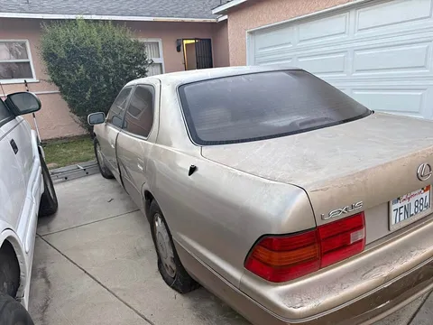 1995 Lexus LS 400 Sedan 4D
