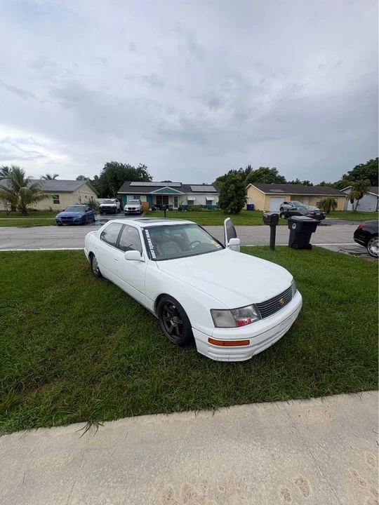 1995 Lexus LS 2nd Gen - Image 2 of 2
