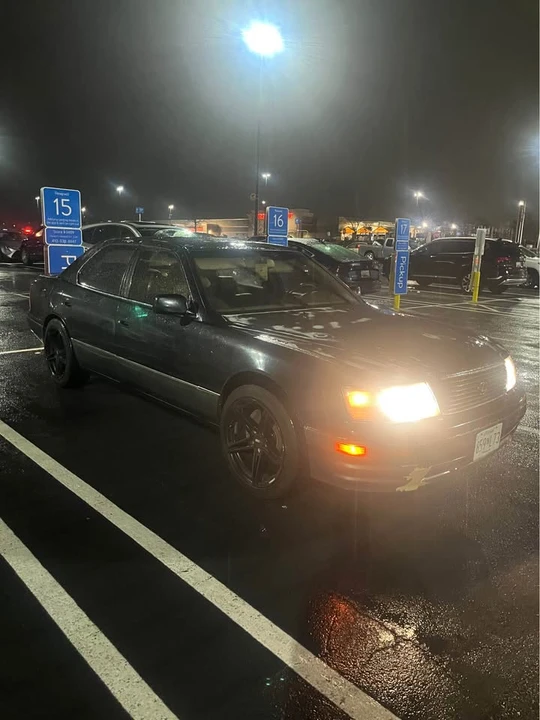 1995 Lexus LS 2nd Gen - Image 3 of 10