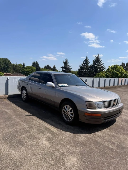 1995 Lexus LS 2nd Gen - Image 2 of 10