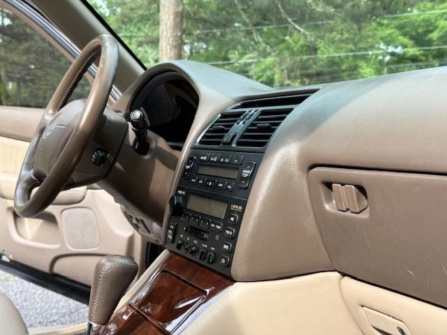 1995 Lexus LS 2nd Gen - Image 11 of 31
