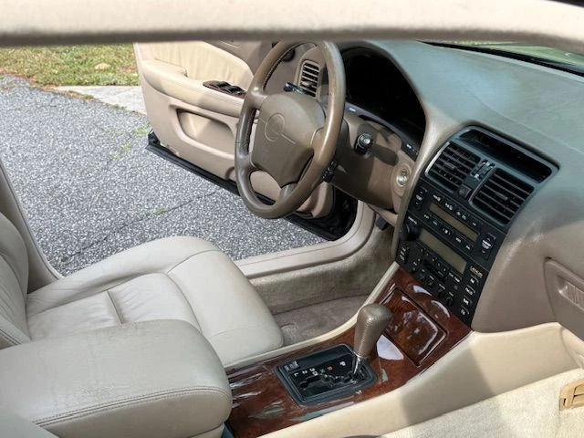1995 Lexus LS 2nd Gen - Image 12 of 31