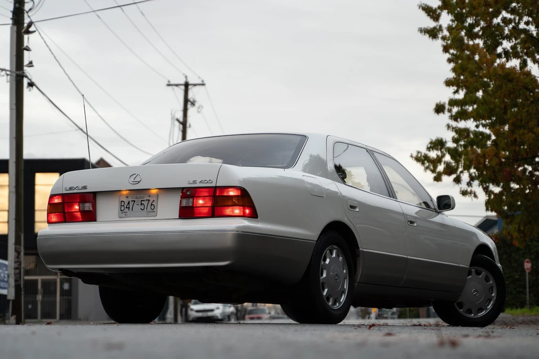 1995 Lexus LS 2nd Gen - Image 17 of 31