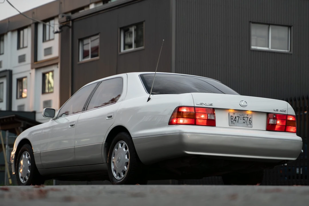 1995 Lexus LS 2nd Gen - Image 9 of 31