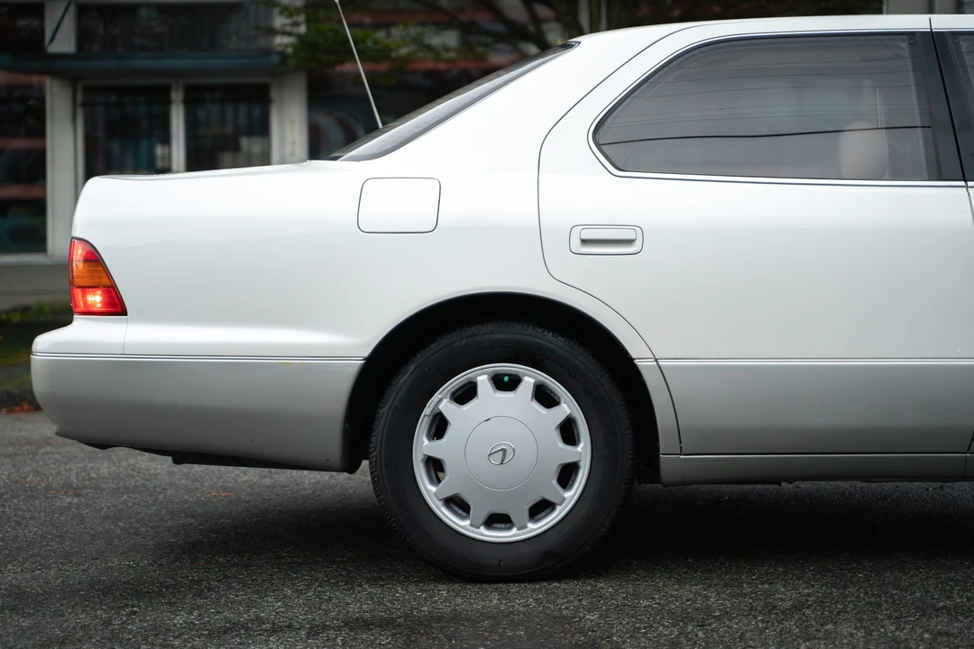 1995 Lexus LS 2nd Gen - Image 29 of 31