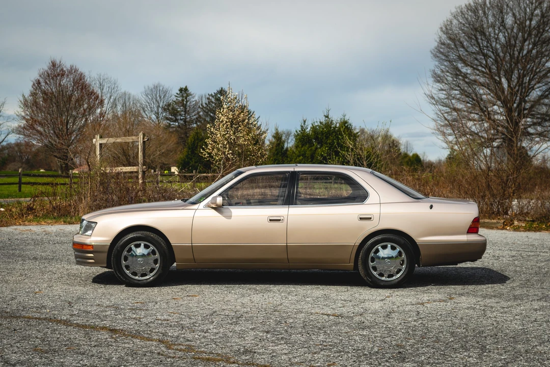 1995 Lexus LS 2nd Gen - Image 15 of 31