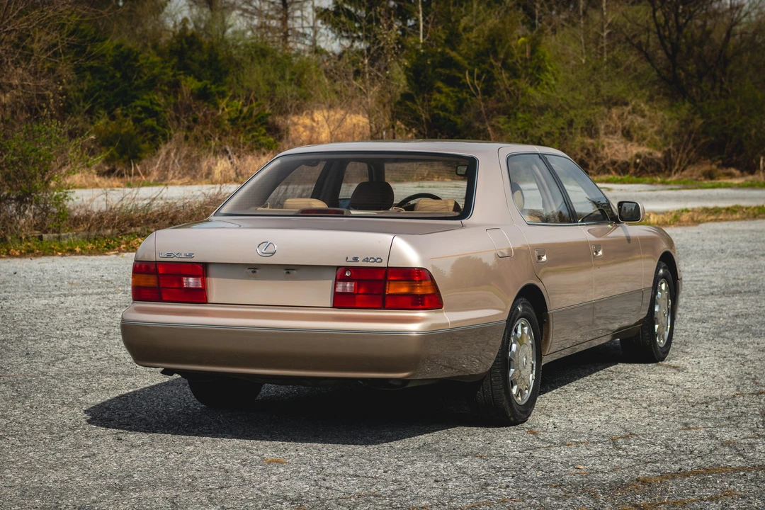 1995 Lexus LS 2nd Gen - Image 25 of 31