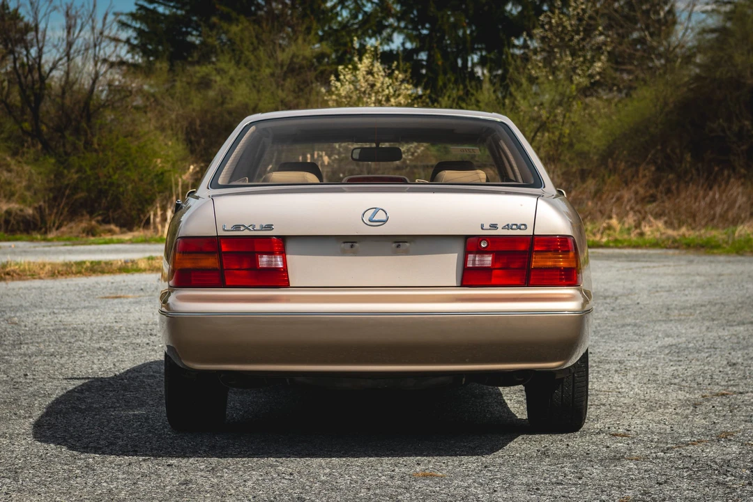 1995 Lexus LS 2nd Gen - Image 23 of 31