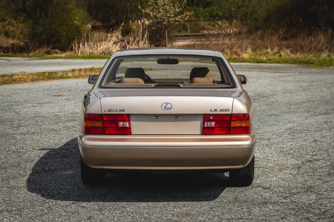 1995 Lexus LS 2nd Gen - Image 24 of 31