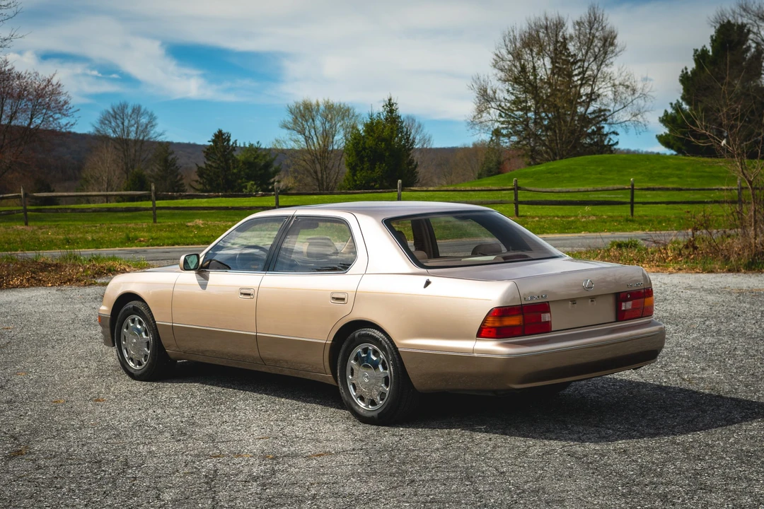 1995 Lexus LS 2nd Gen - Image 17 of 31