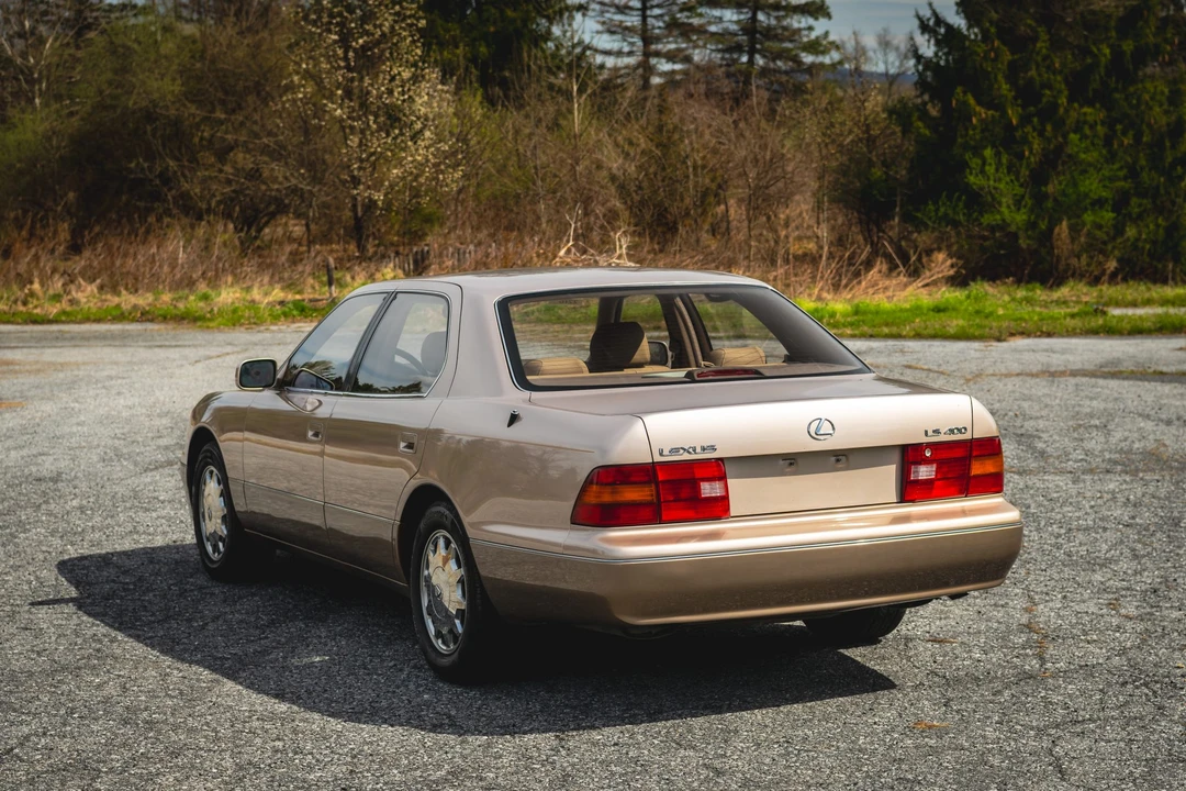 1995 Lexus LS 2nd Gen - Image 21 of 31