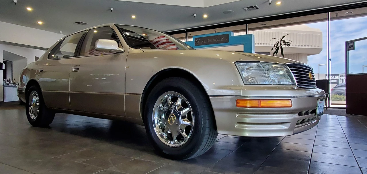 1995 Lexus LS 2nd Gen - Image 13 of 31
