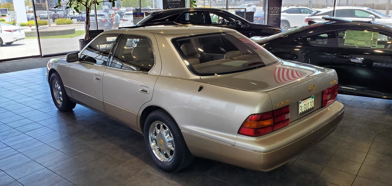 1995 Lexus LS 2nd Gen - Image 6 of 31