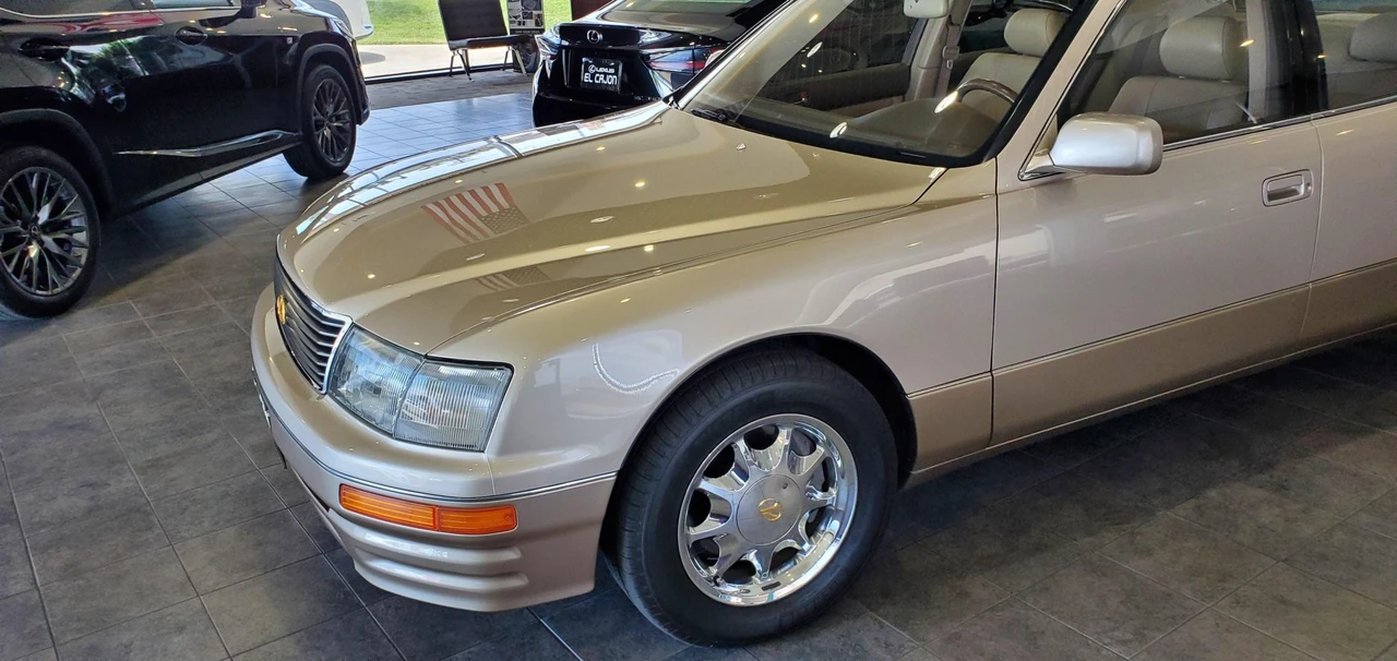 1995 Lexus LS 2nd Gen - Image 26 of 31