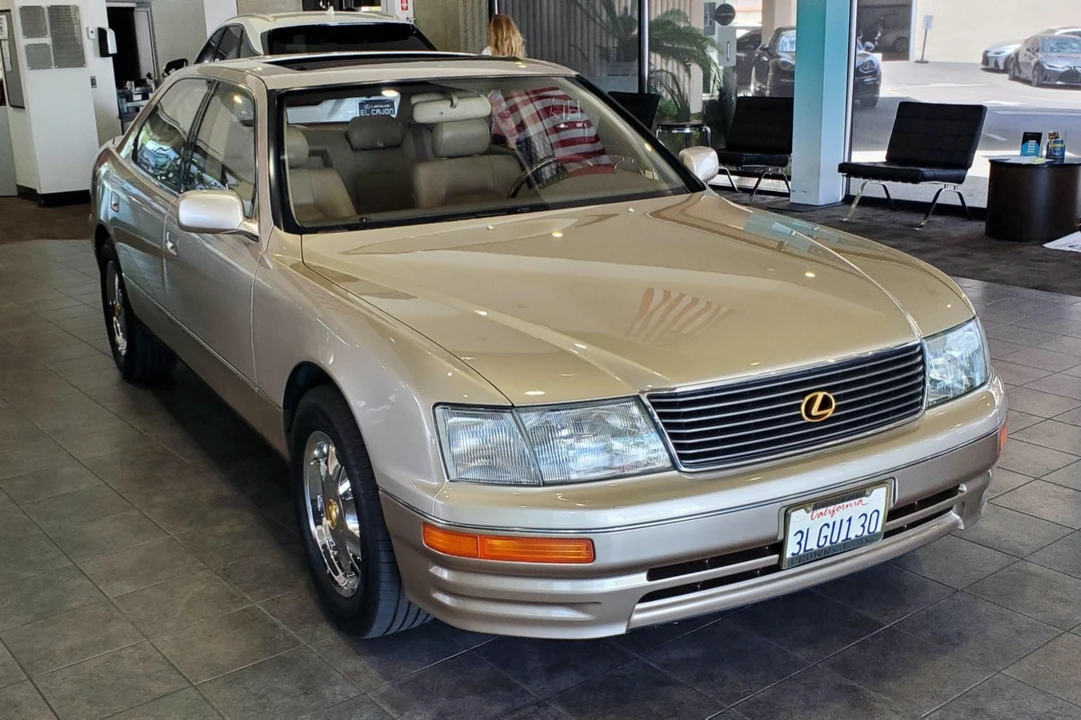 1995 Lexus LS 2nd Gen - Image 15 of 31
