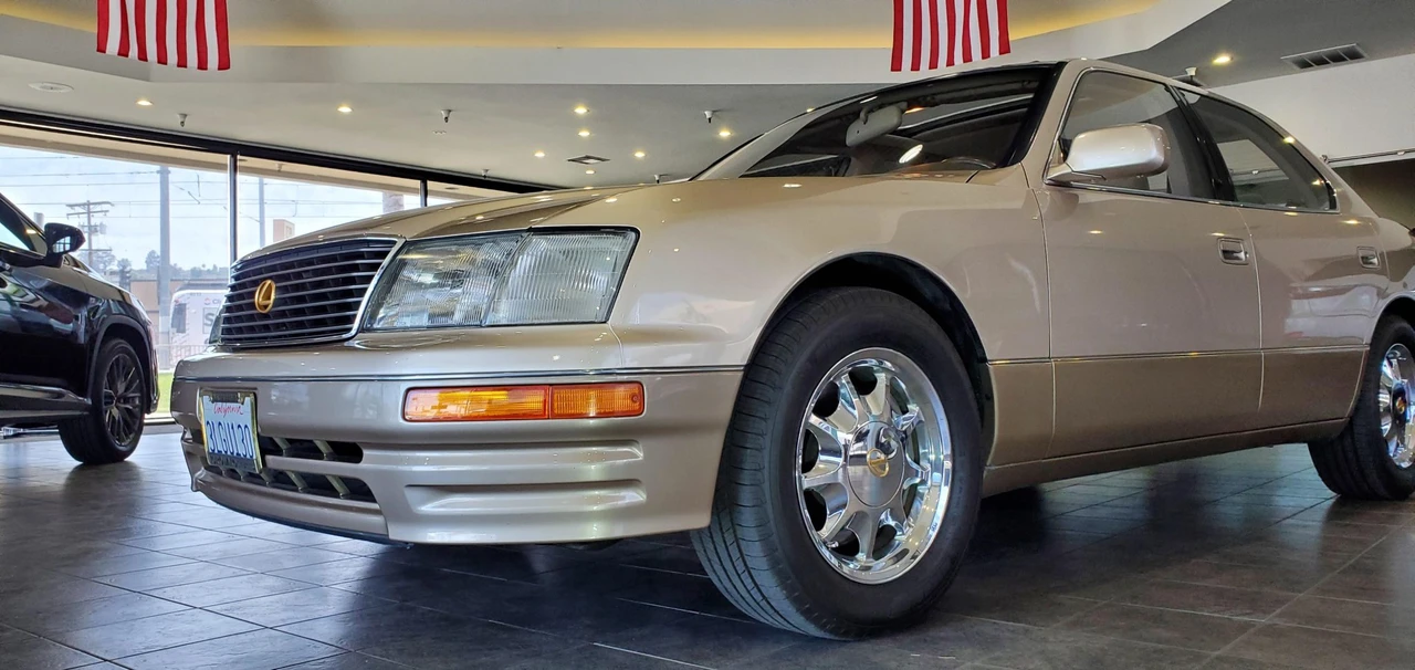 1995 Lexus LS 2nd Gen - Image 25 of 31