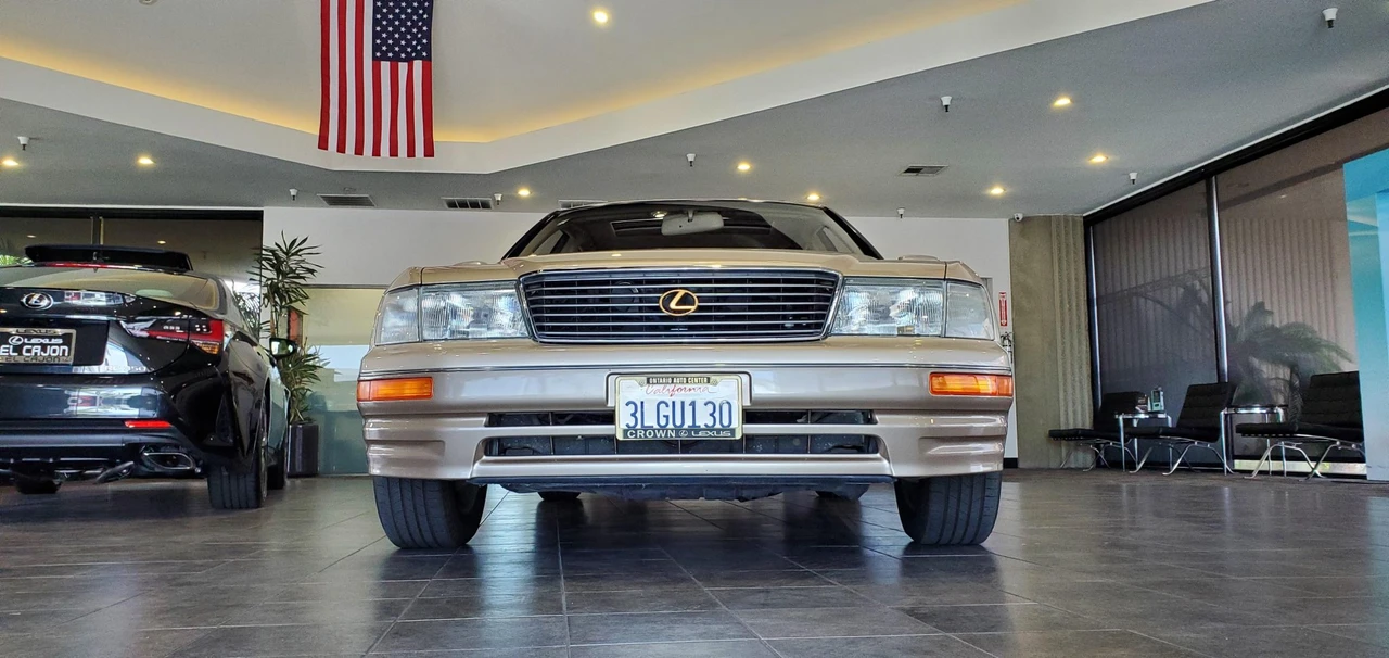 1995 Lexus LS 2nd Gen - Image 17 of 31