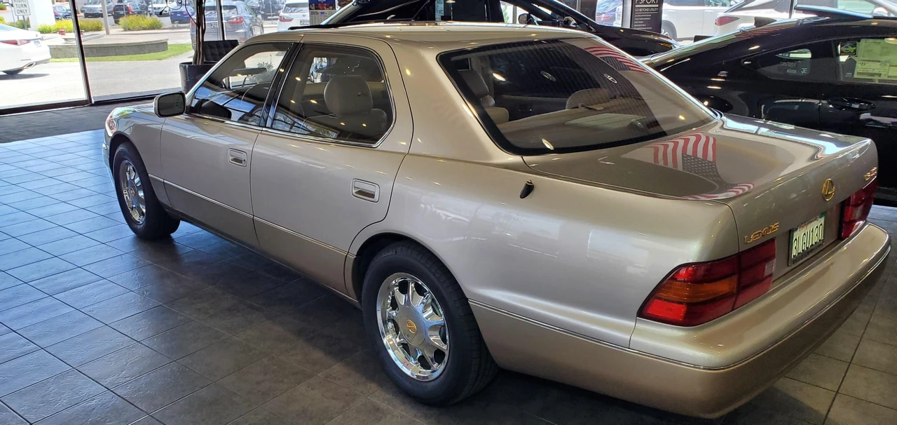 1995 Lexus LS 2nd Gen - Image 7 of 31