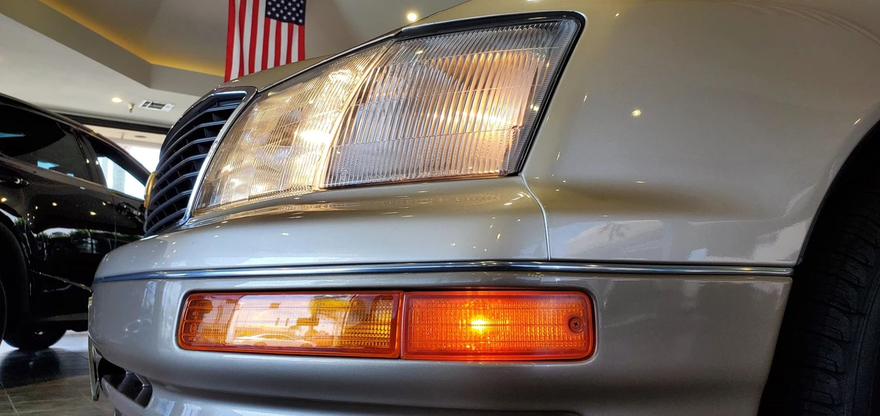 1995 Lexus LS 2nd Gen - Image 28 of 31
