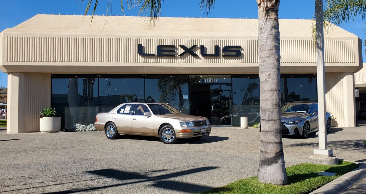 1995 Lexus LS 2nd Gen - Image 11 of 31
