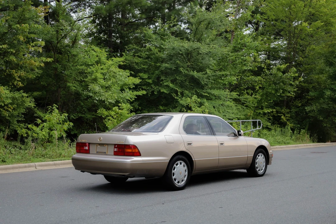1995 Lexus LS 2nd Gen - Image 17 of 31