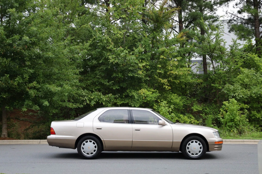 1995 Lexus LS 2nd Gen - Image 18 of 31