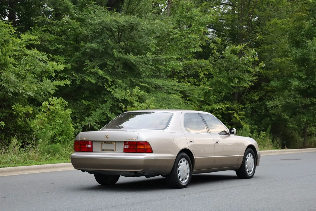 1995 Lexus LS 2nd Gen - Image 16 of 31