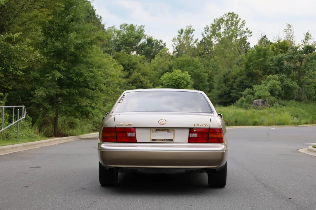 1995 Lexus LS 2nd Gen - Image 13 of 31