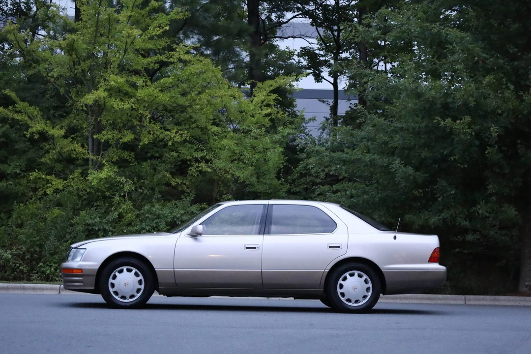 1995 Lexus LS 2nd Gen - Image 30 of 31