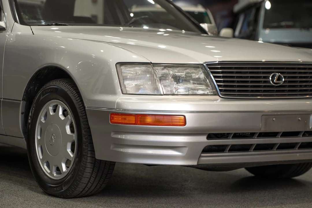 1995 Lexus LS 2nd Gen - Image 11 of 31