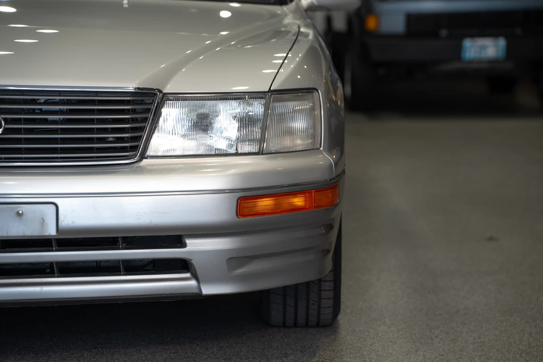 1995 Lexus LS 2nd Gen - Image 17 of 31