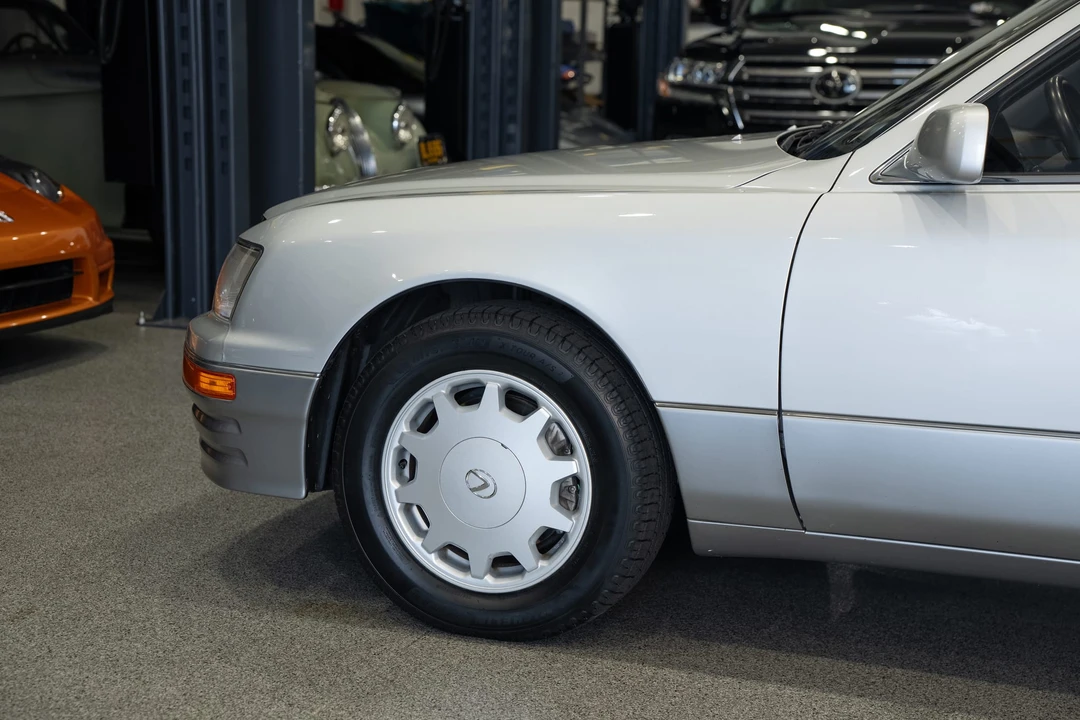 1995 Lexus LS 2nd Gen - Image 25 of 31