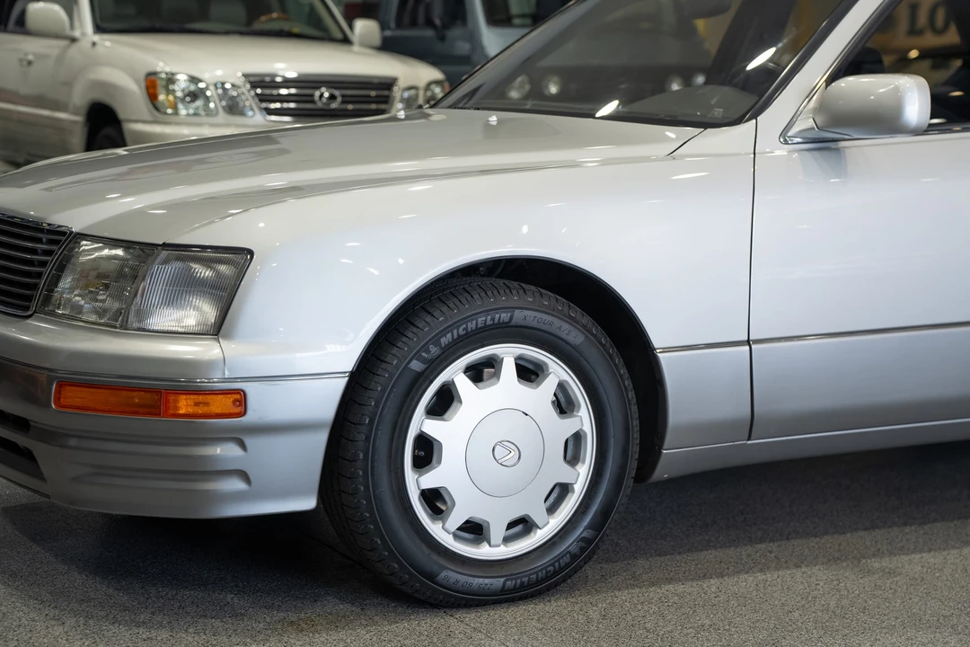 1995 Lexus LS 2nd Gen - Image 19 of 31