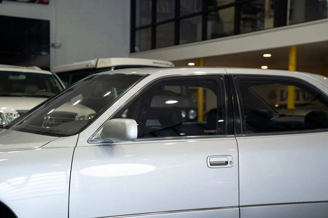 1995 Lexus LS 2nd Gen - Image 24 of 31