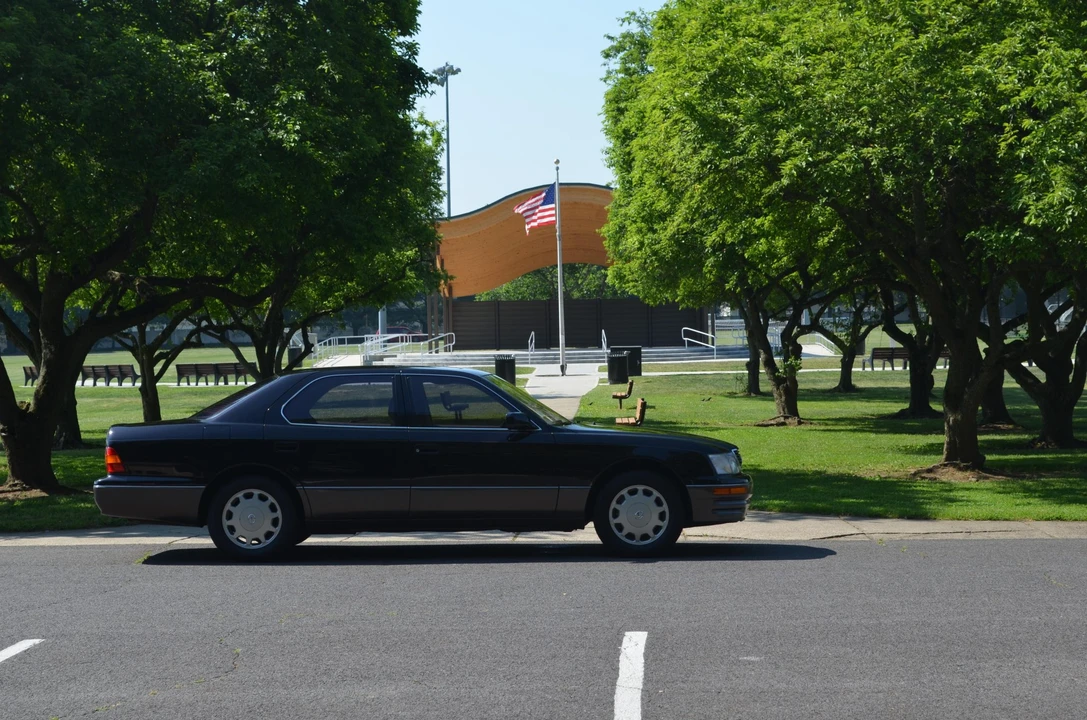 1995 Lexus LS 2nd Gen - Image 5 of 31