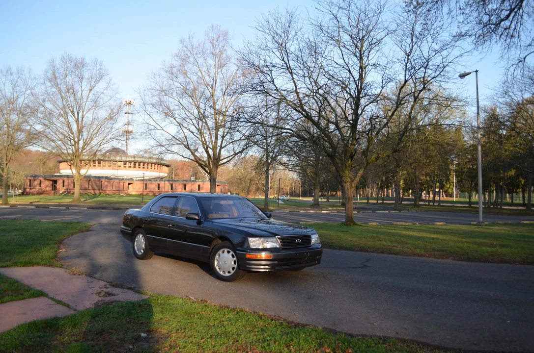 1995 Lexus LS 2nd Gen - Image 21 of 31