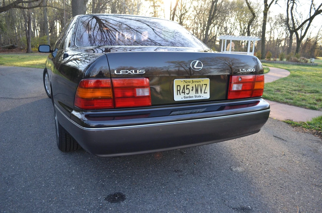 1995 Lexus LS 2nd Gen - Image 17 of 31