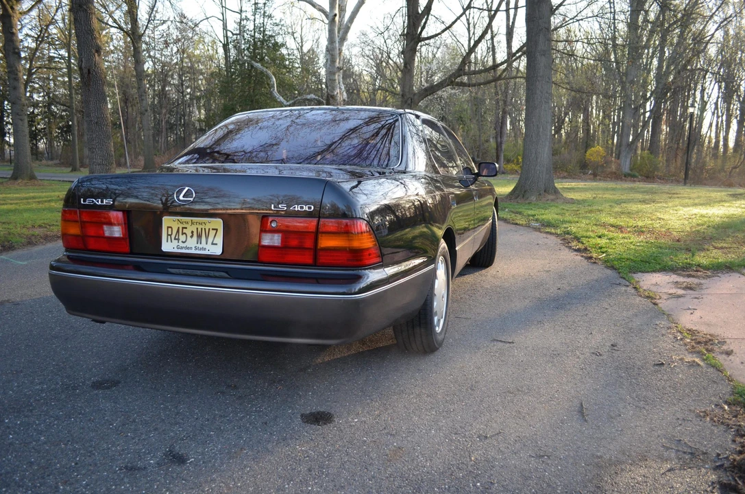 1995 Lexus LS 2nd Gen - Image 18 of 31
