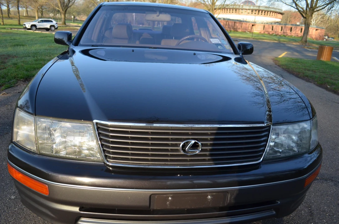 1995 Lexus LS 2nd Gen - Image 23 of 31